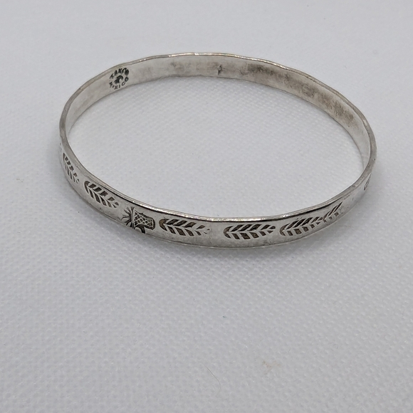 Jewelry - Elegant Silver Bangle Bracelet